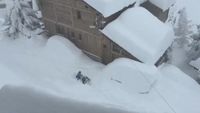 Alpes. Cette commune ensevelie sous 1 mètre de neige, les habitants confinés chez eux