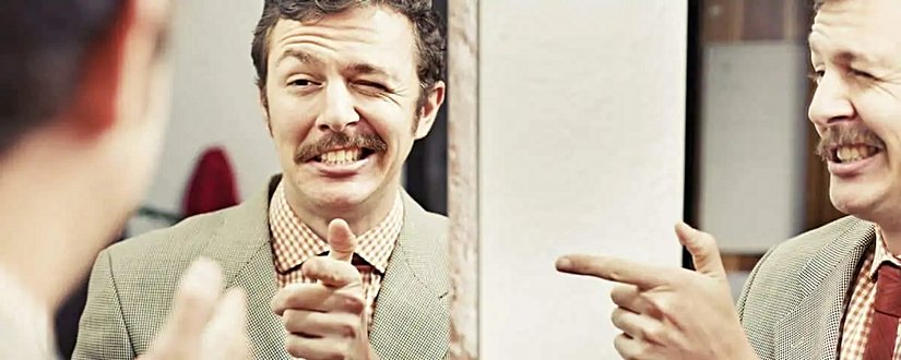 Sosyal biri olmanın ilk kuralı kendinizi sevmekten geçer! Eksik yanlarınız gibi pozitif yanlarınızı da bilmeli, kendinizi olumlu yönde eleştirebilmelisiniz. Kendinizi severseniz yaptıklarınızdan zevk alma ihtimaliniz artacaktır. Kendinizi sevmeniz için nedenlerinizi kağıda dökmeniz sizin için güzel bir adım olabilir.