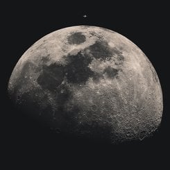 ISS Ay’ın Önünden Geçerken