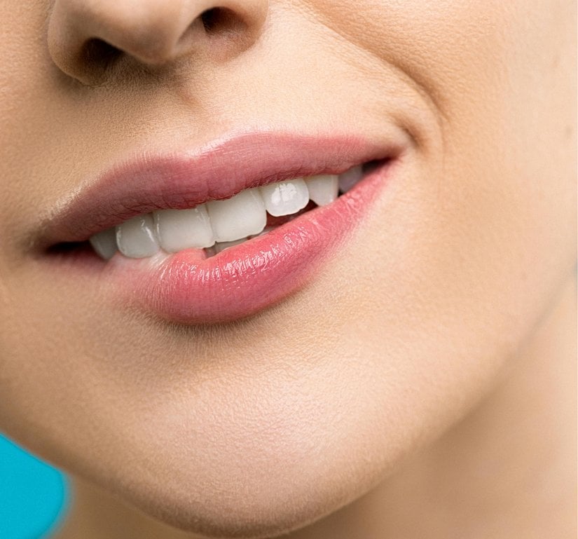 Dişilerde cinsel reklamın en güzel örneklerinden biri dudakların kabarması ve pembeleşmesi/kızarmasıdır. Kocaman bir kozmetik endüstrisinin "ruj" ayağı, bunu yapay olarak sağlama üzerine kuruludur.