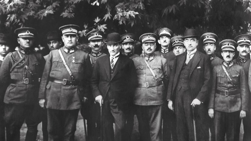 Algıların Ticareti: Sosyal Medyadaki İdeoloji Şövalyelerine Eleştiriler