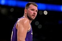 Luka Dončić exits Lakers game vs. 76ers with left hamstring soreness