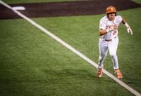 Texas vs LSU game score: Live coverage, highlights as storied baseball programs face off