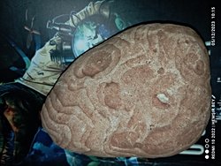 Böyle bir taş buldum. Ne olduğu ve nasıl oluştuğu hakkında bilgi verir misiniz?