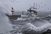 Storm Benjamin: Flood alerts and travel chaos as 55mph winds to hit UK
