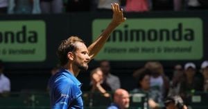 Medvedev Advances To Halle Final With Thrilling Win