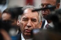 Réforme des retraites : la gauche accuse François Bayrou de « trahison », le gouvernement affiche ses divisions sur l’âge de départ à 62 ans