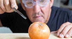 İşte Soğan Doğrarken Ağlamanızın Gerçek Sebebi