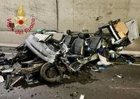 Schianto in provincia di Como nella notte, due morti in un incidente nella galleria di Pusiano