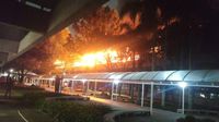 Incêndio de grandes proporções atinge teatro da PUC-PR; veja imagens | TNOnline