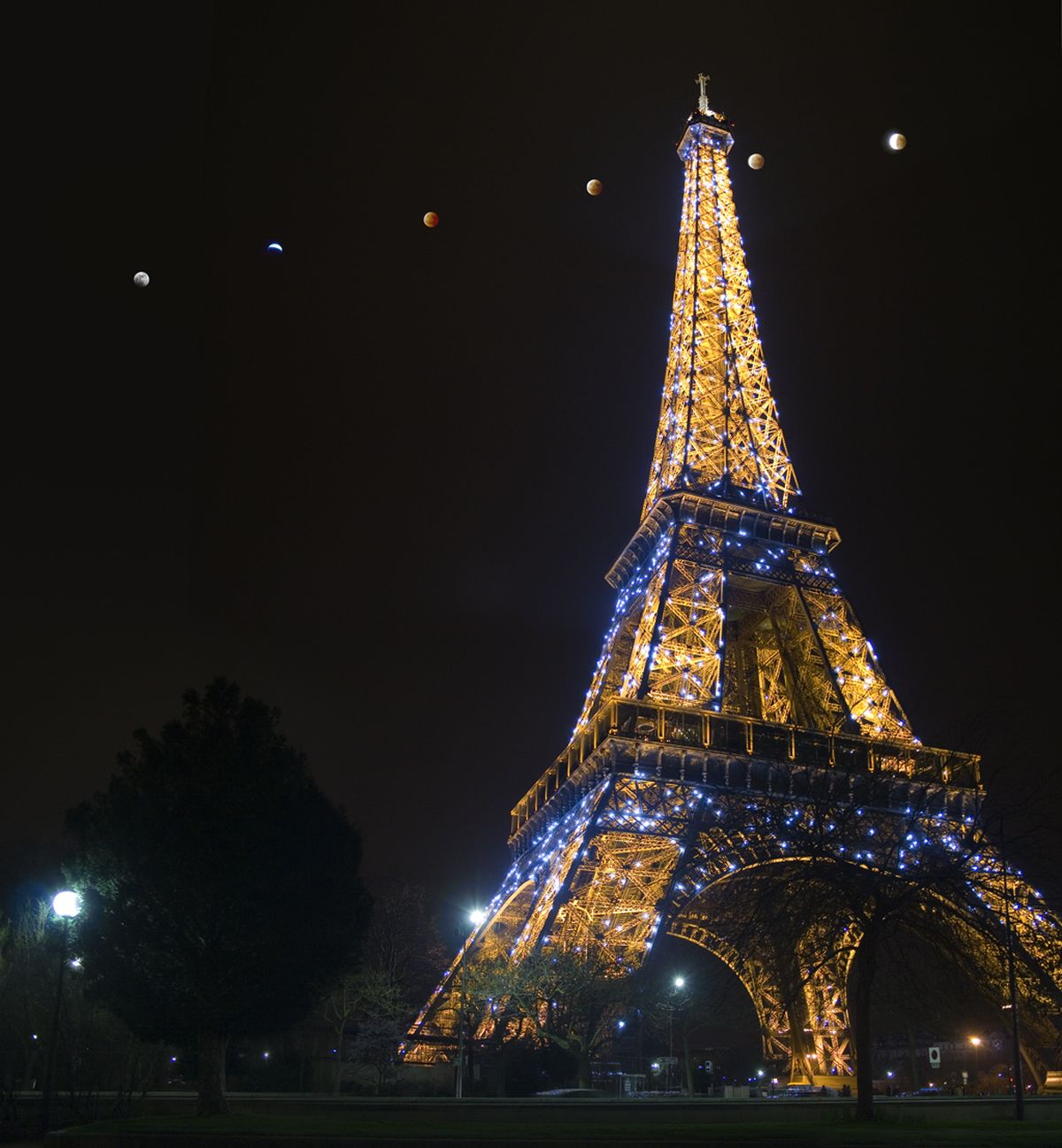 Eiffel Moon