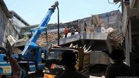 Indonesia school collapse: 'No signs of life' detected – DW – 10/02/2025