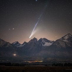 Yüksek Tatra Dağları Üzerinde Lemmon Kuyruklu Yıldızı