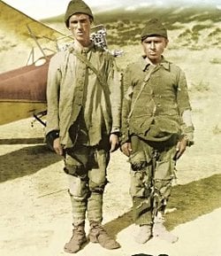 Bu fotoğrafın Çanakkale Savaşı'yla alakası olmadığı, havalimanında çalışan iki işçi oldukları doğru mu?