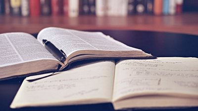 Bilginin Laneti: Daha Az Bilgili Olanların Bakış Açılarını Anlamak Neden Bu Kadar Zor?