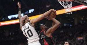 Spurs Dominate Raptors 123-89 In Toronto