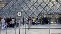 Louvre Museum reopens in Paris after jewel heist – DW – 10/22/2025
