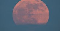 Rare full moon 'stuns' in UK skies - last chance to see Strawberry Moon today