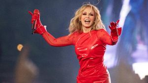 Kylie Minogue Kicks Off Tension Tour With Mallrat