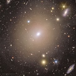 Galaksi Merkezini Çevreleyen Einstein Halkası