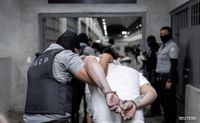 US Supreme Court Pauses Deportation Of Venezuelan Migrants Under Aliens Law