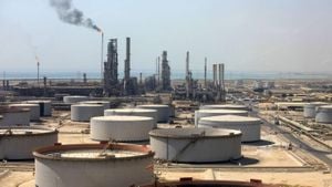 Saudi Aramco Renews Refinery Commitments Amid Shifting Plans