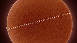 Astrofotoğrafçı Mehmet Ergün, Uluslararası Uzay İstasyonu'nun Güneş Önünden Geçişini Fotoğrafladı!