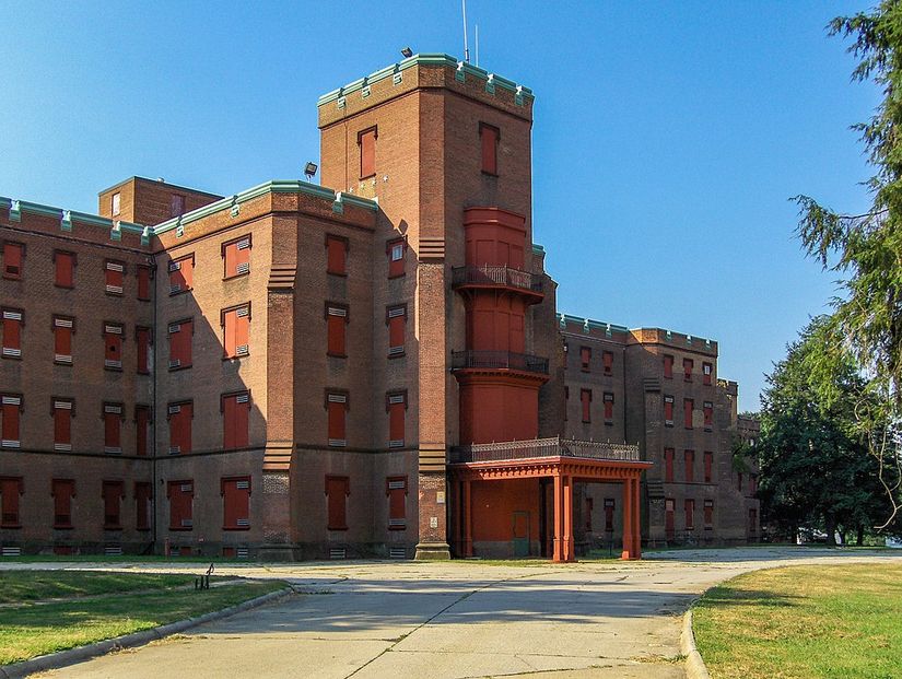 St. Elizabeth Hastanesi (Rosenhan Deneyi'nin gerçekleştiği hastanelerden biri)