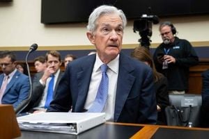 Powell Signals Caution Amid Tariff Inflation Uncertainty