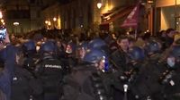 Évacuation de la Gaîté Lyrique : face à face tendu entre forces de l'ordre et manifestants pro-migrants (vidéo)