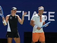 Weary Swiatek wins US Open mixed doubles opener | The Express Tribune