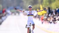 Wereldklasse: Tadej Pogacar kraakt al zijn tegenstanders en soleert naar tweede zege in Ronde van Vlaanderen | sporza