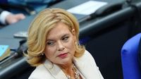 (S+) Massive Kritik an Julia Klöckners Kulturkampf gegen die Kirchen