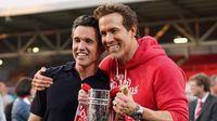 'We can probably wait 'til 12.01am' - Wrexham owners Ryan Reynolds & Rob McElhenney set hilarious start time for Premier League promotion push preparations after Red Dragons seal Championship place | Goal.com Australia