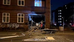 Explosion Rocks Hamburg Wandsbek Imbiss, 30 Residents Evacuated