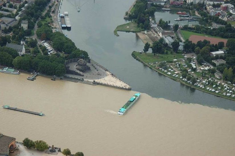 Mosel ve Rhine Nehirlerinin Almanya'nın Koblenz kentinde buluşması...