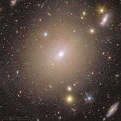 Galaksi Merkezini Çevreleyen Einstein Halkası