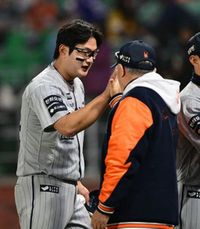 [사진]김경문 감독,'승리 마무리  김서현'