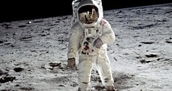 Ay'a Gerçekten Gidildi mi? Yoksa Bir Senaryo Mu?