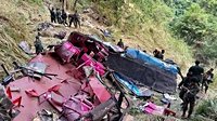 Fifteen people killed after bus crashes off 1,000ft cliff in Sri Lanka