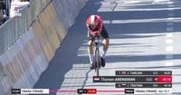 Verbazing over Thymen Arensman in tijdrit Giro d'Italia - 
