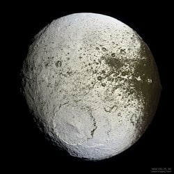 Satürn'ün Iapetus'u: Boyanmış Ay