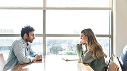 Tanımadığınız Biriyle Siyaset Konuşmak, Beklediğiniz Kadar Korkunç Değil!