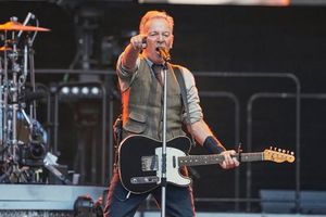 Jeremy Allen White Shines As Springsteen In New Biopic