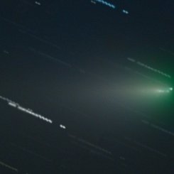  Comet ATLAS Breaks Up