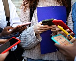 Sosyal Medya Bağımlısı Gençlerde İntihar Riski İki Kat Arttı!