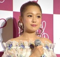 西野カナ、眼鏡＆黒髪ふとももあらわなオフ姿に「若くなってません？」「このトップスGU？」：「おっ！」でつながる地元密着のスポーツ応援メディア 西スポWEB OTTO!