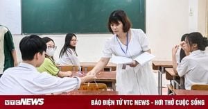 Vietnam Prepares For 2025 High School Graduation Exam