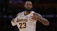 Lakers' LeBron James under fire for national anthem 'disrespect' | Sporting News
