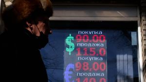 Weekend Currency Exchange Rates Fluctuate Across Russia